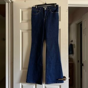 NEW Levi’s high rise flared jeans. W29 L34